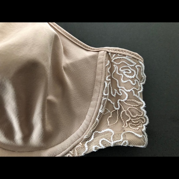 Bali back closure and adjustable straps - Picture 2 of 3